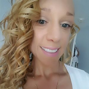 Meet your Posher, Lorrie